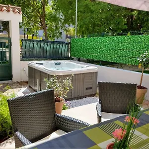Lemon Tree Apartment Split